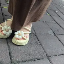 赶高铁前发一组，图四是地铁王新作，那个极致贴拍的男人又回来了 #足 #脚趾 #恋足 #美脚 #凉鞋 #拖鞋 #裸足 #足底 #足控 #校园 #地铁 #女大学生