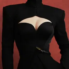 张馨予这爆乳你受得了？贱狗们乖乖排队吧，馨予用大奶子给你们一个个乳交，不要插队哦，不然馨予直接拿保健割掉你的狗鸡巴。