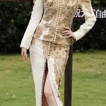 幂妈变身性感贵妇，儿子们，贱狗们，还不快来给幂妈跪下，幂妈要用她的大白腿和高跟奖励你们。说吧，你们想要幂妈怎么奖励？是抱着幂妈的大白腿啃玩还是让幂妈的性感高跟…