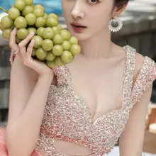 幂妈用你的大奶子夹住我的鸡巴吧，把我的头按在你的胸口，让我闷死在你的奶子里吧