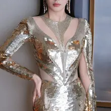 张雨绮妈妈性瘾太大了，一张淫荡的骚脸就能让人浮想联翩，被她盯上的鸡巴到了床上都得被她连着榨好几次，经不住妈妈这么榨，只能把她双手双脚绑起来，先用黄瓜茄子在她的…