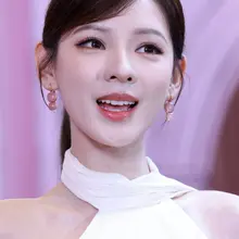 No.mx1497张予曦上海活动生图，挂脖白裙怼脸拍，精致锁骨 [45P+508M] #明星生图 #张予曦 自购地址：https://t.co/PRFTZui…
