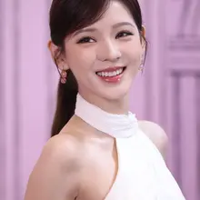 No.mx1497张予曦上海活动生图，挂脖白裙怼脸拍，精致锁骨 [45P+508M] #明星生图 #张予曦 自购地址：https://t.co/PRFTZui…
