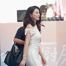 No.mx1495高圆圆京东mall线下活动生图，紧身露肩高开叉白裙，勾勒女神美好身材 [145P+1.53G] #明星生图 #高圆圆 自购地址：https:…