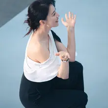 No.mx1494高圆圆人体工学椅活动生图，斜露肩黑裙，温柔女神 [125P+1.5G] #明星生图 #高圆圆 自购地址：https://t.co/X4Ny1…