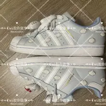 学生公寓发现新收获，HelloKitty联名的贝壳头不得不说这双鞋的颜值真的高，看上去就超可爱，鞋垫图案也非常的可爱，再配上37码的小脚，简直了，香味也是一绝…
