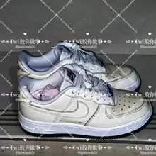 极品美女的af1，里面还有刚换下的粉色可爱船袜，这个图案纯纯的小女生啊，还有一双黑色高跟，简直就是御萝双修，鞋子和袜子都是充满香味，更多细节在群更新 #扫楼…