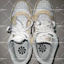 商场偷拍女高的Nike板鞋，看着小白袜配板鞋就受不了，尾随到家发现刚脱下鞋的，刚脱还冒着热气，臭味也是相当给力，更多细节在群更新 #扫楼 #尾随 #打胶 #N…