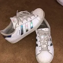 没想到人长的挺好看挺白，鞋竟然能穿这么黑，这得多少天不洗脚才能穿出来，鞋里鞋垫全穿黑了，味道是真的重。可见多反差多骚 #扫楼 #打胶 #足交 #丝袜 #恋足…