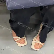 神仙颜值+顶级气质的凉鞋小姐姐，看着既有成熟的性感也有乖乖女的知书达理，极品！ （完整版继续发在门槛群🚪，欢迎各位同好私信加入，性价比之选）