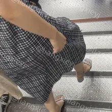 气质眼镜姐姐，美脚穿着一字带看起来很知性，皮肤也是很白皙，这样颜值身材气质俱佳的美女实属极品 （门槛群🚪持续更新，欢迎各位同好私信加入，性价比优） #街拍 #…