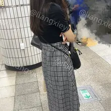 气质眼镜姐姐，美脚穿着一字带看起来很知性，皮肤也是很白皙，这样颜值身材气质俱佳的美女实属极品 （门槛群🚪持续更新，欢迎各位同好私信加入，性价比优） #街拍 #…