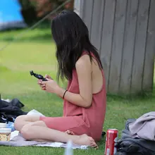 子林 骨感希臘腳女孩 露出髒腳底 68圖片. 原檔畫質