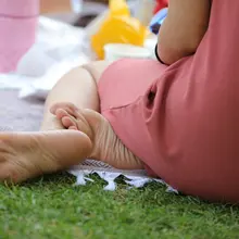 子林 骨感希臘腳女孩 露出髒腳底 68圖片. 原檔畫質