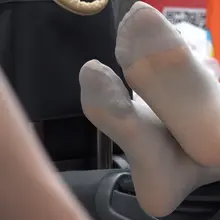 和谐号铁姐休息大厅晾脚