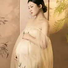 【孕猪】 骚屄母狗马悦去年2月结婚一年后就怀种，看来这一年里不仅被废物男友小鸡巴灌精而且被大家一起轮奸玩弄。捧着大肚子一脸淫样拍孕照时黑骚屄早就流满淫水，真想…