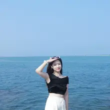 昨天母狗节，憋了一天晚上一发浓精射给了教师母狗崔文玉，这条母狗顶着榨精脸在朋友圈发骚，刚刚结婚无能的老公满足不了这母狗的骚屄，开腿露屄流着淫水勾引男人享用她的…