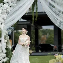 【母狗婚纱】 骚逼母狗马悦结婚典礼，穿上洁白婚纱露着奶沟勾引宾客，骚穴里塞着跳蛋屁眼里插着肛塞，婚礼现场发情趴在地上掰开肥臀展示自己的骚样被主人牵着满地乱爬巡…