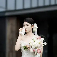 【母狗婚纱】 骚逼母狗马悦结婚典礼，穿上洁白婚纱露着奶沟勾引宾客，骚穴里塞着跳蛋屁眼里插着肛塞，婚礼现场发情趴在地上掰开肥臀展示自己的骚样被主人牵着满地乱爬巡…