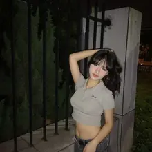 【投稿】 广西炮友周可心，高三骚逼母狗，已经是被许多人操过的公交车校妓，经常穿着暴露、凸显身材，画上浓妆，穿超短裤或丝袜勾引男同学，抓着一对大奶猛烈抽插，叫床…