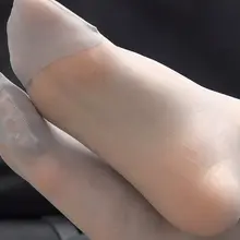 和谐号铁姐休息大厅晾脚