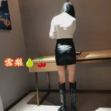 小皮裙最近很火，特意给媳妇买了一件……