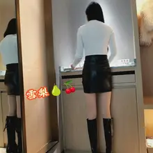 小皮裙最近很火，特意给媳妇买了一件……