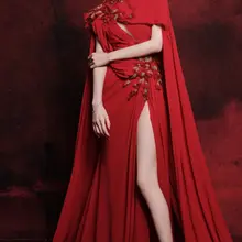 宋祖儿是暗夜玫瑰，美腿玉足穿防水台恨天高高跟凉鞋一眼入魂