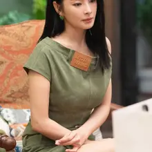 《绽放的许开心》张雨绮美腿玉足剧照