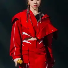紫棋红色战袍配绝美长腿，高跟战靴燃爆舞台气场全开！