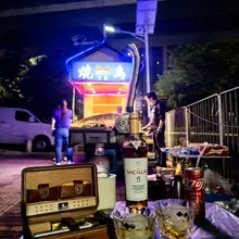 两人路边摊的快乐