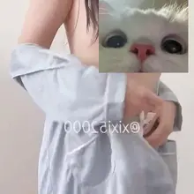 猫眼妹妹展示可爱身材，白虎穴与猫咪嘴巴形成有趣对比 #反差 #白虎 #淫荡 #萝莉 #露点