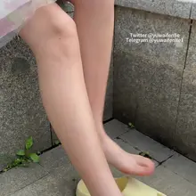 玉足 公园套路清纯女大拍照，先把她的小脚丫洗干净，然后揉搓，光滑的脚面摸起来太舒服，最好偷拿鞋打飞机足交 #足交 #足控 #恋足 #清纯女大