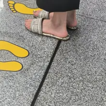 翻到一个存货，在等地铁的时候遇到的，看到之后足控瘾又犯了，情不自禁，不能自己 #玉足 #足控 #足控福利 #少妇 #地铁