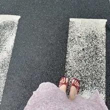 漂亮少妇，平底拖鞋玉足 #少妇 #玉足 #平底拖鞋 #拖鞋