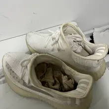 趁着美女发朋友圈来到她家门口，想不到球鞋里真的她运动结束后，换下的袜子～🧦