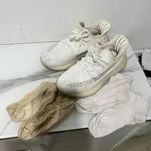 趁着美女发朋友圈来到她家门口，想不到球鞋里真的她运动结束后，换下的袜子～🧦
