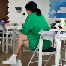 来不及射精🥲🥲🥲只能打着时间差，趁着午休时间再给她放回去。（小黑脚印好迷人啊，印在鞋垫上，又是一个穿着白鞋白袜装清纯的反差婊呢）