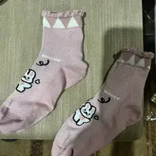 我发现越偏于中性的鞋，越有可能有袜子耶。时尚真是个闭环，现在年轻女性好像都很喜欢这种老爹鞋。（鞋看上去像男的，但是里面袜子觉得不会骗人！）