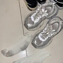差点错过的鞋架，本来以为男鞋偏多，就不仔细看了。没想到还让我发现了惊喜（39码老爹鞋，配着脏兮兮的冰丝袜，简直不要太好闻）
