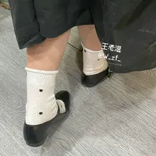 兄弟寄来的袜子老婆非常的爱穿，在小皮鞋里捂了好几天了，整双袜子吸满了小骚脚的味道，已经变成完美的枪套等待精液的灌溉了。 #原味 #袜控 #白袜 #射袜 #精液…