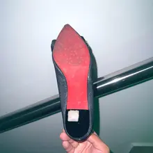 她新闺蜜竟然也有34码小脚，那我就不客气了，你们出去玩我刚好回首掏打一炮咯，插到底紧紧吸住再喷出来爽到了，抹匀让你每个闺蜜都沾上我的子孙