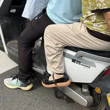 我TM笑死，老太婆也穿lo鞋，同好小心点了看看仔细，别射给老太婆了🤣🤣🤣