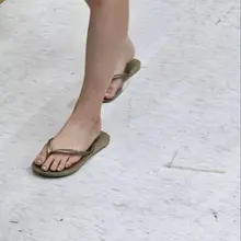 点击观看更多美脚