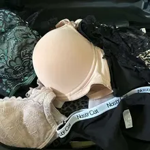 [挑戰男性的變態基因] 某日我跟老婆去一位男性友人家住，隔天早上我們有事先暫離，臨走前我看了一眼我老婆的行李箱，想著如果我把它打開並把內衣褲故意翻出來，會不會…
