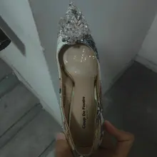 还是上次的少妇 又是个10cm高跟 成天穿着这骚高跟鞋挨操吧 给你小脚上射满 #扫楼 #打胶 #少妇 #射鞋 #高跟