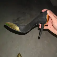楼下少妇的34码10cm小高跟 网上一搜还是奢侈品 这个牌子还都万八千 那更得好好保养了 射完抹匀没擦就放回去了 想想她的34码小脚就爽 #扫楼 #打胶 #高…