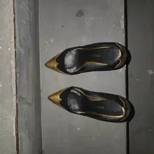 楼下少妇的34码10cm小高跟 网上一搜还是奢侈品 这个牌子还都万八千 那更得好好保养了 射完抹匀没擦就放回去了 想想她的34码小脚就爽 #扫楼 #打胶 #高…