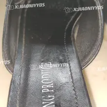 上次打胶的痕迹还有一些，已经快被骚货的臭脚踩均匀了 #射鞋 #恋足 #扫楼