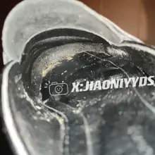 骚熟妇的极品脚泥，光脚丫子穿鞋，脚趾部位把鞋尖养的全是臭泥，左脚吐口水，右脚打胶🤤 #扫楼 #恋足 #足交 #美脚 #高跟 #打胶 #玩鞋 #射鞋 #原味